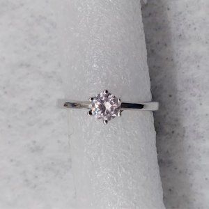 Brand New Luxury Romantic White Gold Plated Solitaire Ring - Size 7